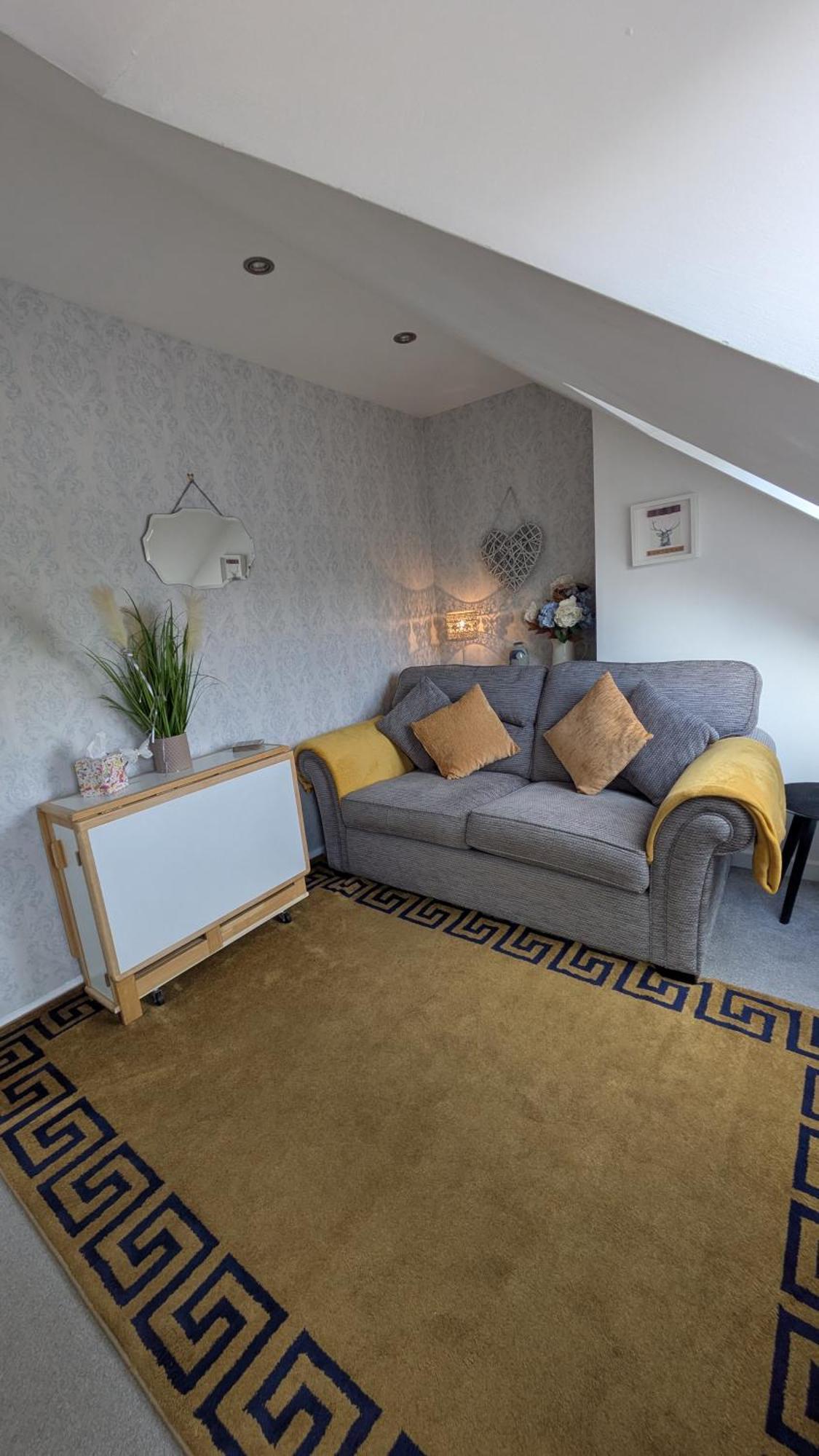 Village Life- Private Attic Suite - Living Room, Bedroom And Bathroom Newtown St Boswells المظهر الخارجي الصورة