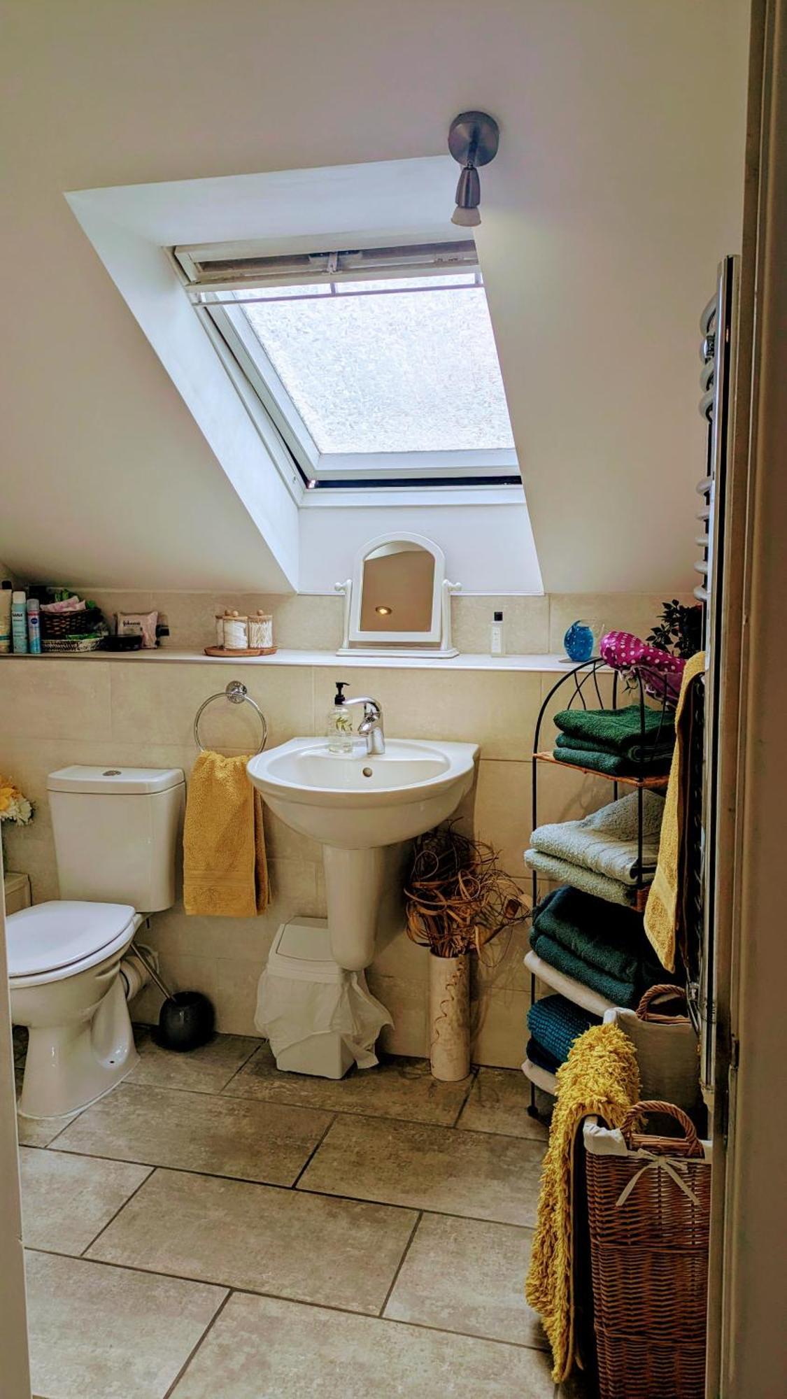 Village Life- Private Attic Suite - Living Room, Bedroom And Bathroom Newtown St Boswells المظهر الخارجي الصورة